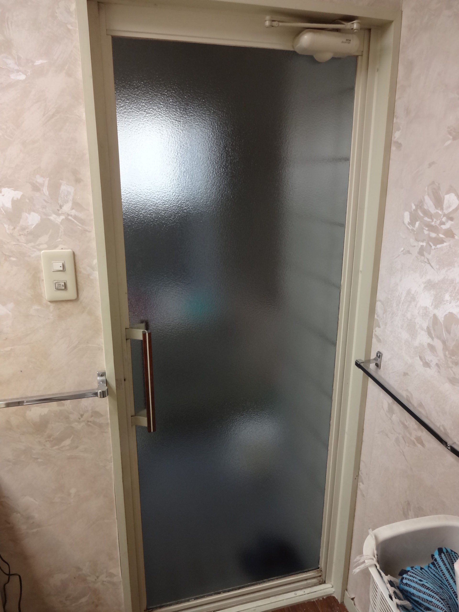 お風呂場の扉の写真